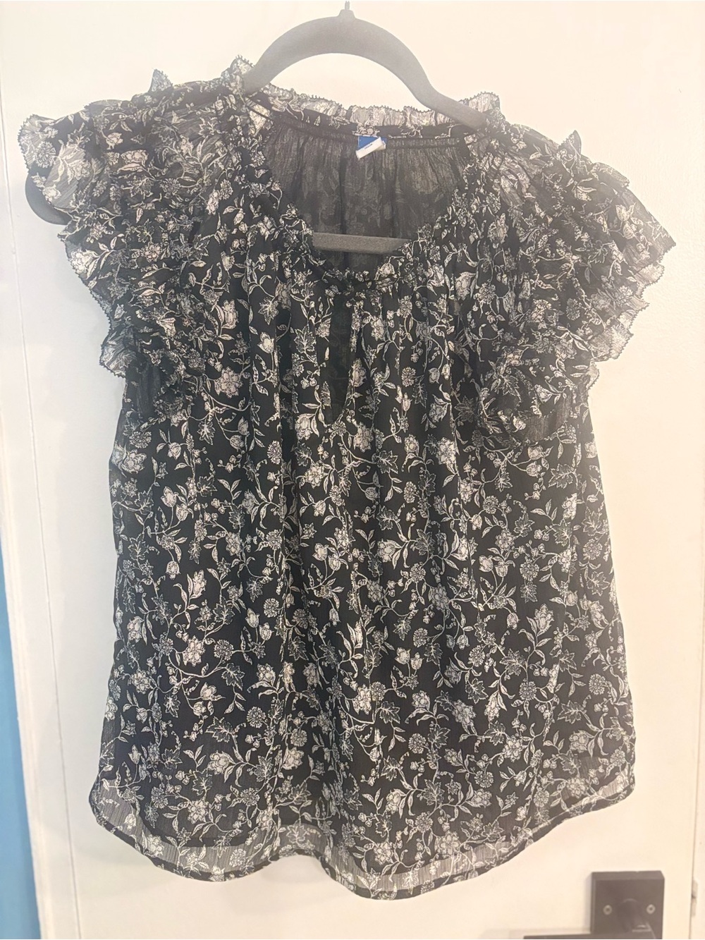 Old Navy Black and White Floral Ruffle Sleeve Blouse